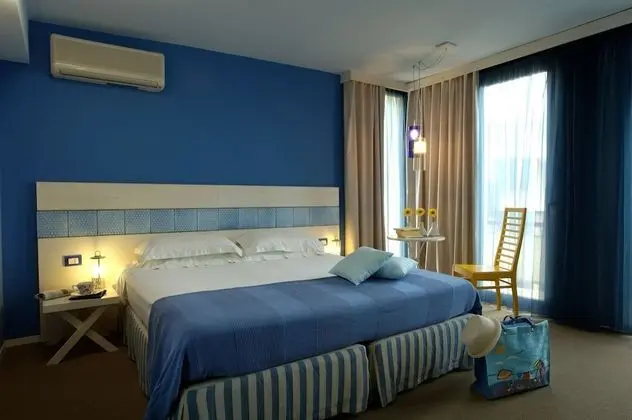 Tek Büyük Yataklı Oda, Balkon, Deniz Manzaralı