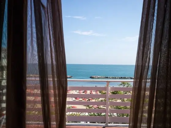 Tek Büyük Yataklı Oda, Balkon, Deniz Manzaralı