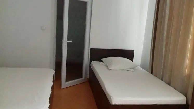 Üç Kişilik Oda