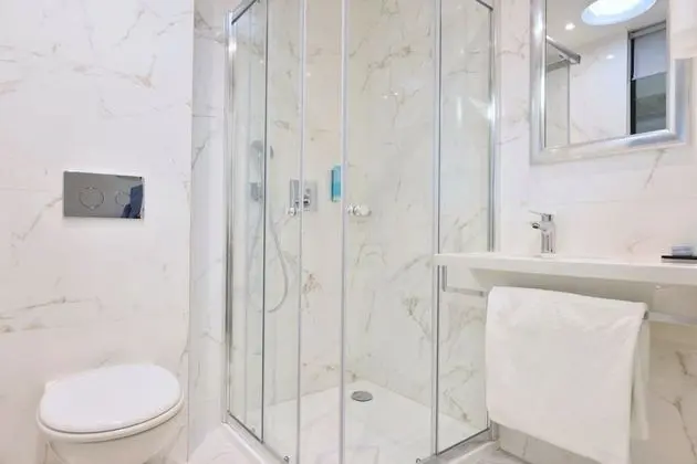 Comfort Tek Büyük Yataklı Oda