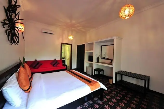 Deluxe Tek Büyük Yataklı Oda, Havuz Manzaralı