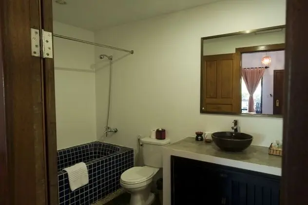 Deluxe Tek Büyük Yataklı Oda, Havuz Manzaralı