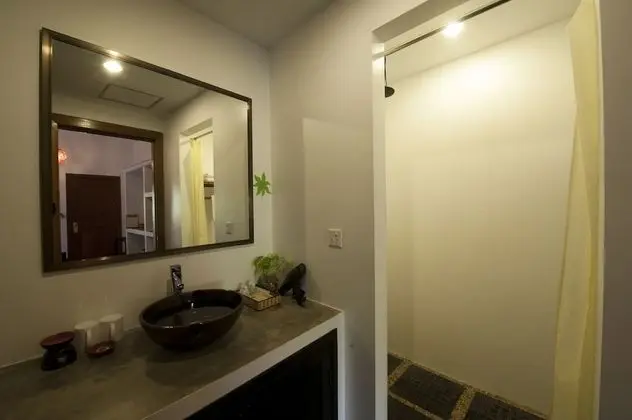 Deluxe Tek Büyük Yataklı Oda, Havuz Manzaralı