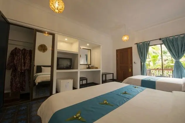 Deluxe Üç Kişilik Oda, Havuz Manzaralı