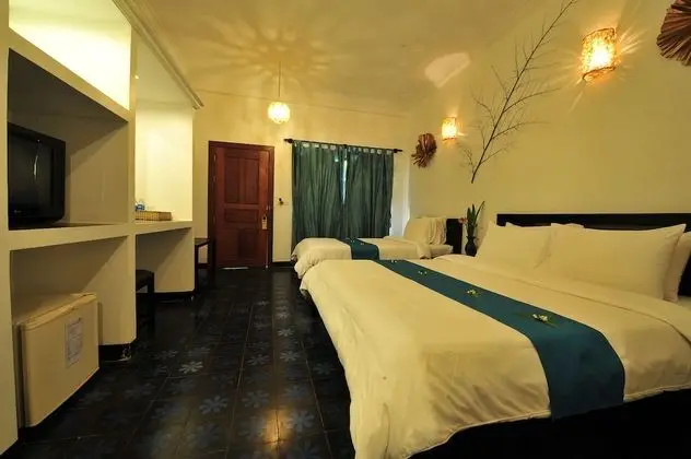 Deluxe Üç Kişilik Oda, Havuz Manzaralı