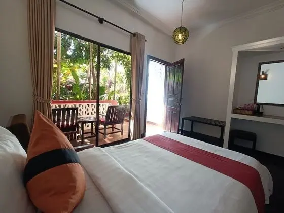 Deluxe Üç Kişilik Oda, Havuz Manzaralı