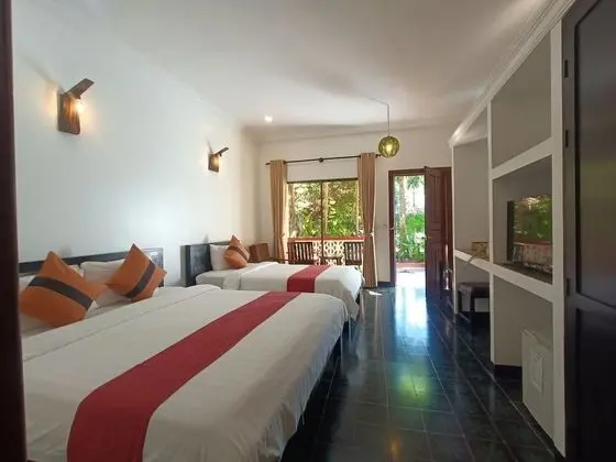 Deluxe Üç Kişilik Oda, Havuz Manzaralı