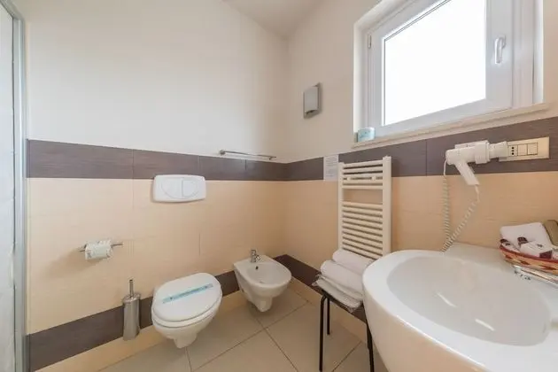 Standard Dört Kişilik Oda, Kısmi Deniz Manzaralı