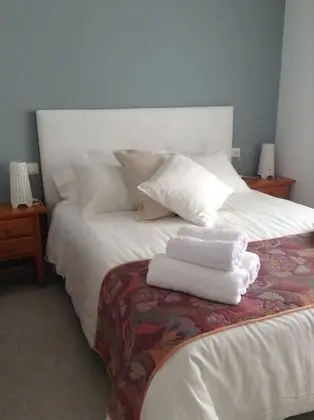 Büyük Yataklı Tek Kişilik Oda