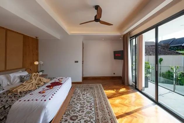 Grand Villa, 3 Yatak Odası, Kişiye Özel Havuzlu, Havuz Manzaralı