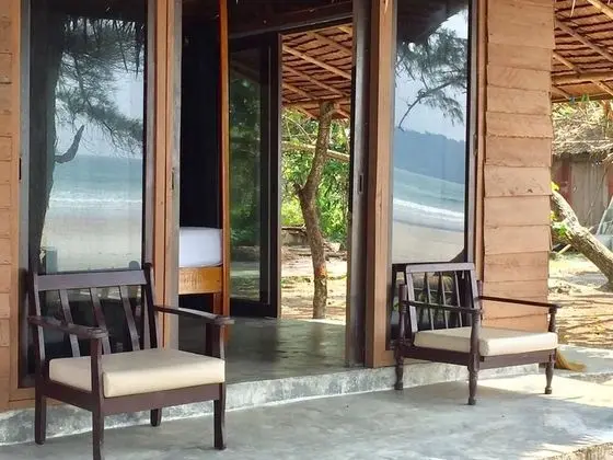 Beachfront Bungalow - First Row