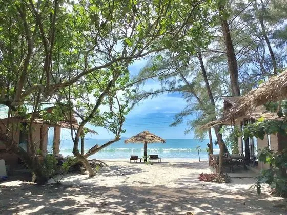 Beachfront Bungalow - First Row