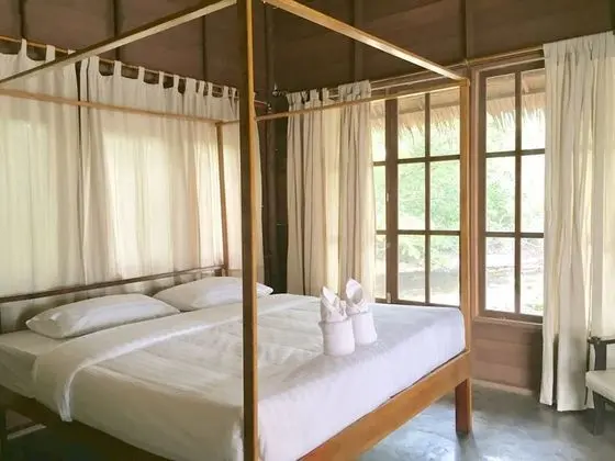 Beachfront Bungalow - Second Row