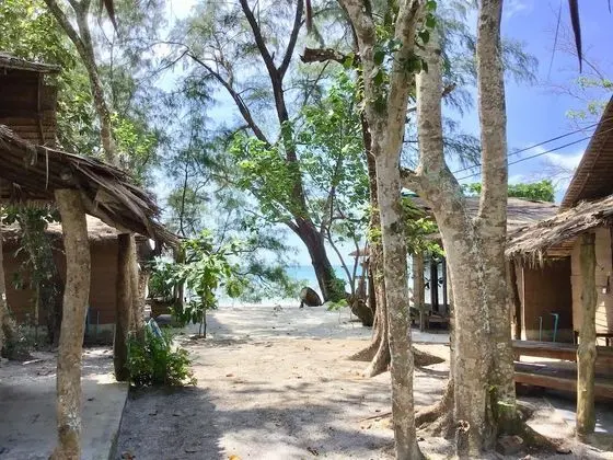 Beachfront Bungalow - Second Row