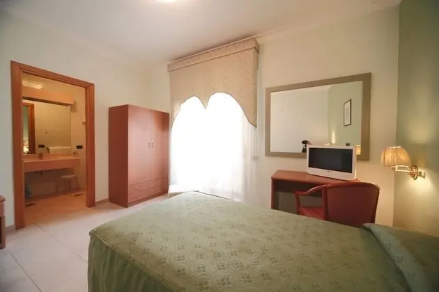 Büyük Yataklı Tek Kişilik Oda