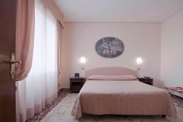 Standard Tek Büyük veya İki Ayrı Yataklı Oda