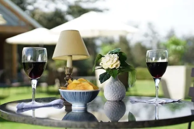 Deluxe Tek Büyük Yataklı Oda, Bahçe Manzaralı, Bahçeli