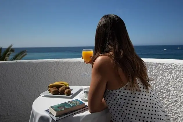 Deluxe Tek Büyük Yataklı Oda, Balkon, Deniz Manzaralı