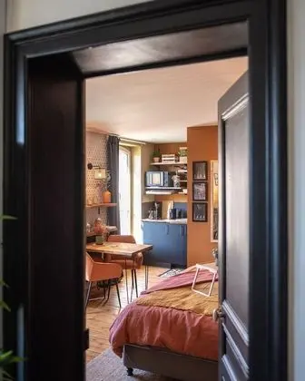 Stüdyo, Özel Banyo, Avlu Manzaralı (La cour de Philomène)