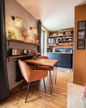 Stüdyo, Özel Banyo, Avlu Manzaralı (La cour de Philomène)