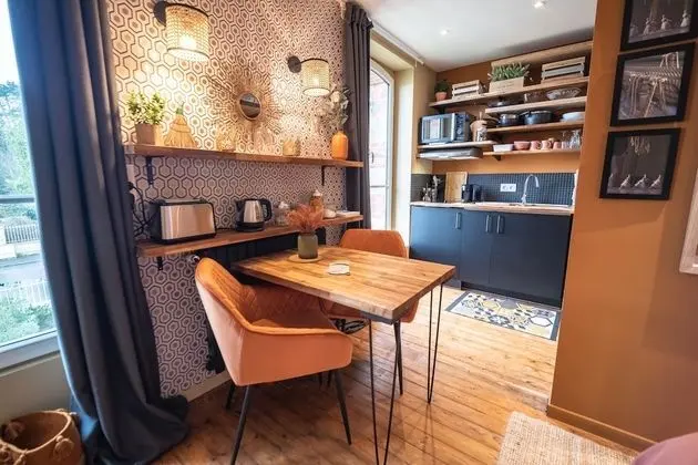 Stüdyo, Özel Banyo, Avlu Manzaralı (La cour de Philomène)