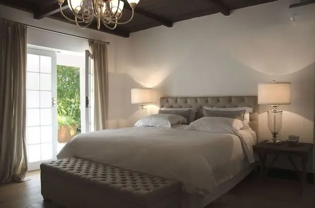 Kır Evi, Bahçe Manzaralı