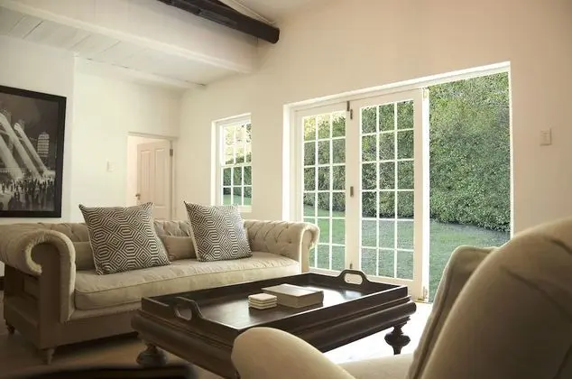 Kır Evi, Bahçe Manzaralı