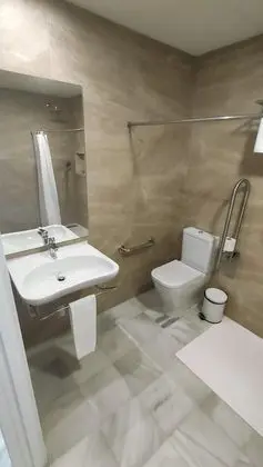 Basic Büyük Yataklı Tek Kişilik Oda