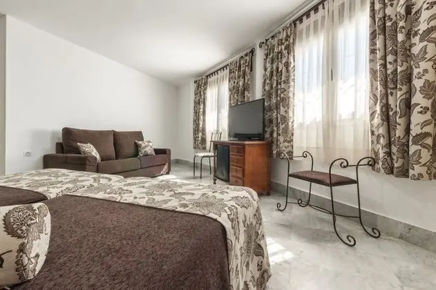 Üç Kişilik Oda