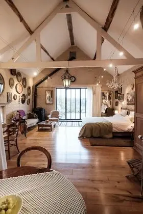 Süit, Teras, Bahçe Manzaralı