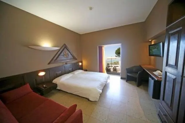 Deluxe Üç Kişilik Oda, Göl Manzaralı