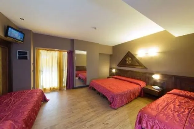 Deluxe Üç Kişilik Oda, Göl Manzaralı