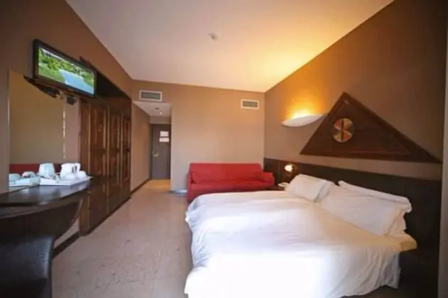 Deluxe Üç Kişilik Oda, Göl Manzaralı