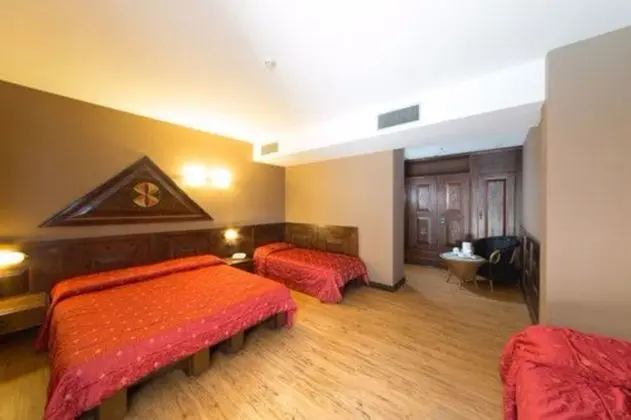 Deluxe Üç Kişilik Oda, Göl Manzaralı