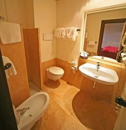 Deluxe Üç Kişilik Oda, Göl Manzaralı