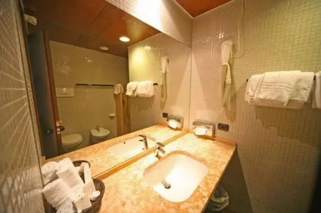 Deluxe Üç Kişilik Oda, Göl Manzaralı