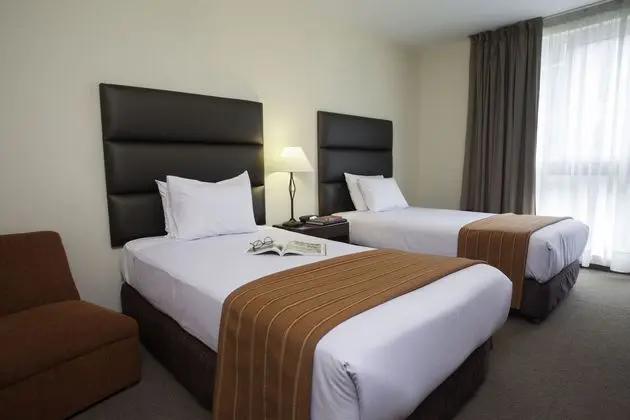 Suit Two Beds