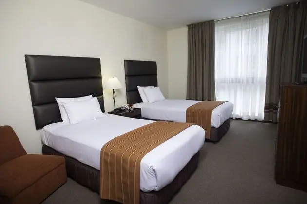 Suit Two Beds