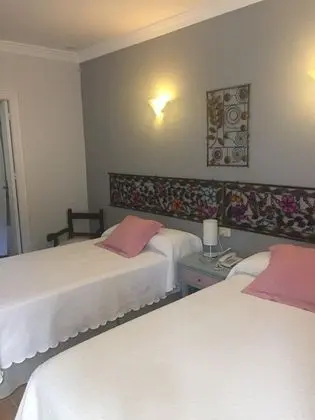 Tek Büyük veya İki Ayrı Yataklı Oda, Avlu Manzaralı