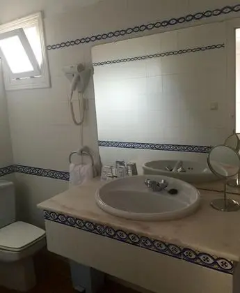 Tek Büyük veya İki Ayrı Yataklı Oda, Avlu Manzaralı