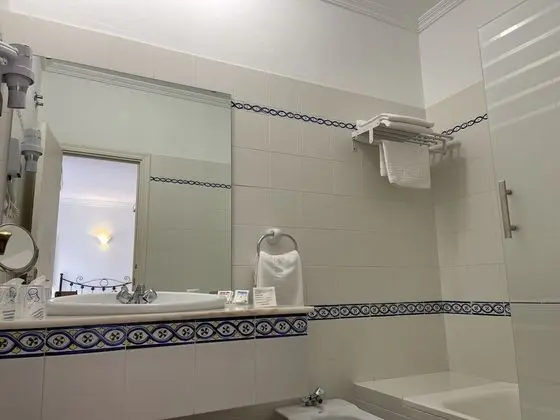 Tek Büyük veya İki Ayrı Yataklı Oda, Avlu Manzaralı
