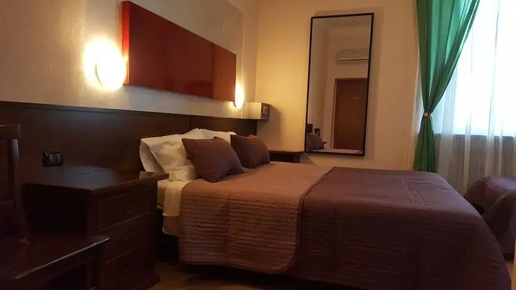 Büyük Yataklı Tek Kişilik Oda