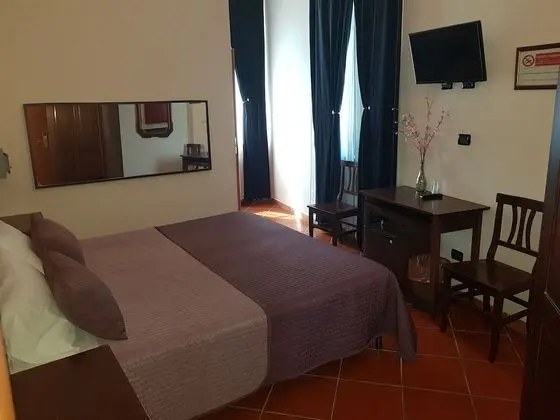 Büyük Yataklı Tek Kişilik Oda