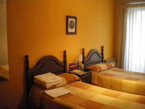 İki Ayrı Yataklı Oda, Ortak Banyo