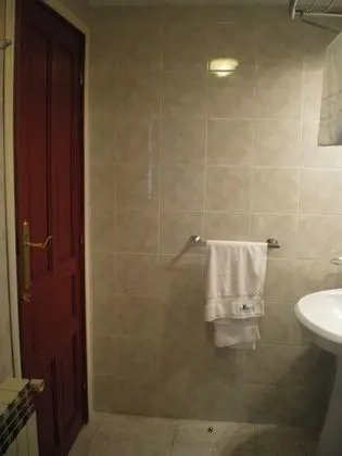 Üç Kişilik Oda, Ortak Banyo