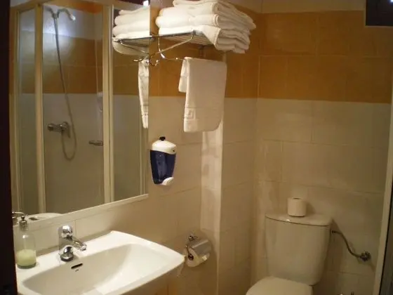 Üç Kişilik Oda, Ortak Banyo