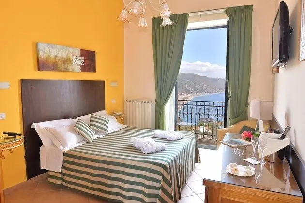 Superior Tek Büyük Yataklı Oda, Balkon, Deniz Manzaralı