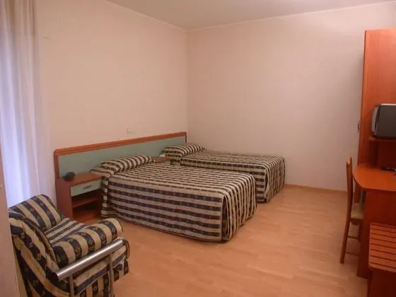 Classic Tek Büyük Yataklı Oda