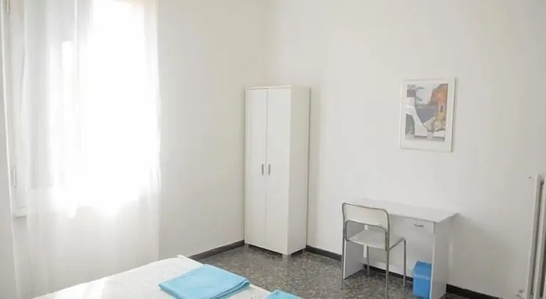 Tek Büyük veya İki Ayrı Yataklı Oda, Ortak Banyo