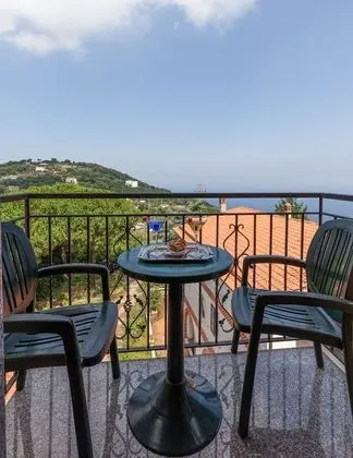 Tek Büyük veya İki Ayrı Yataklı Oda, Deniz Manzaralı
